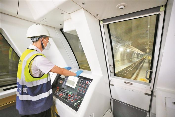 记者试乘深圳第二条无人驾驶线路地铁14号线