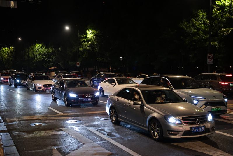 外滩堵车了！今天零时，上海全面撤除跨江跨区交通隔离设施，车流回来了休闲区蓝鸢梦想 - Www.slyday.coM