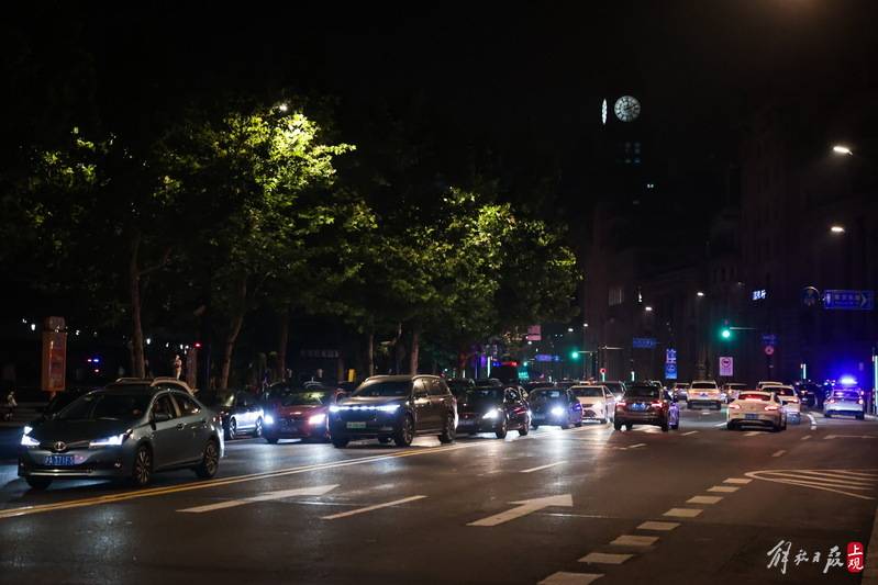 外滩鸣笛钟声响起！时隔两个多月，上海回来了休闲区蓝鸢梦想 - Www.slyday.coM