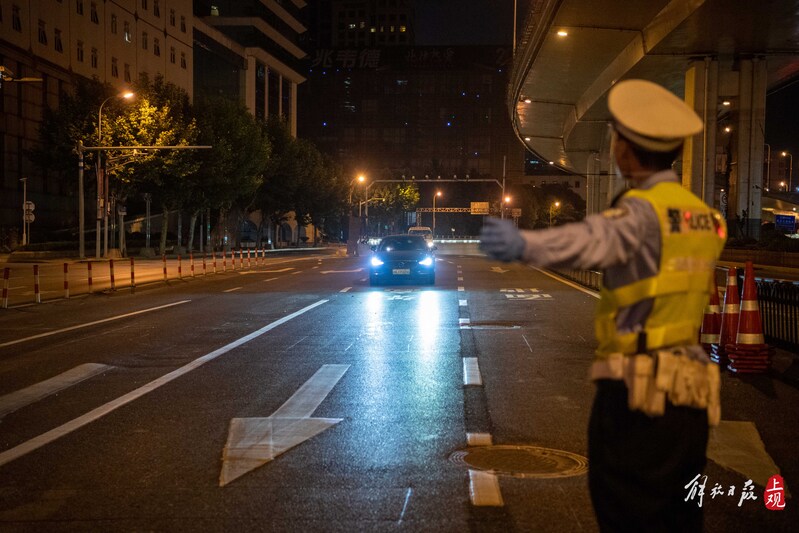 外滩堵车了！今天零时，上海全面撤除跨江跨区交通隔离设施，车流回来了休闲区蓝鸢梦想 - Www.slyday.coM