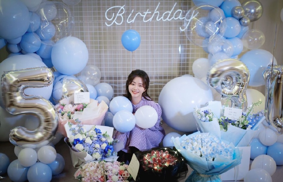 5月31日是谭松韵生日,工作室分享生日花絮照.