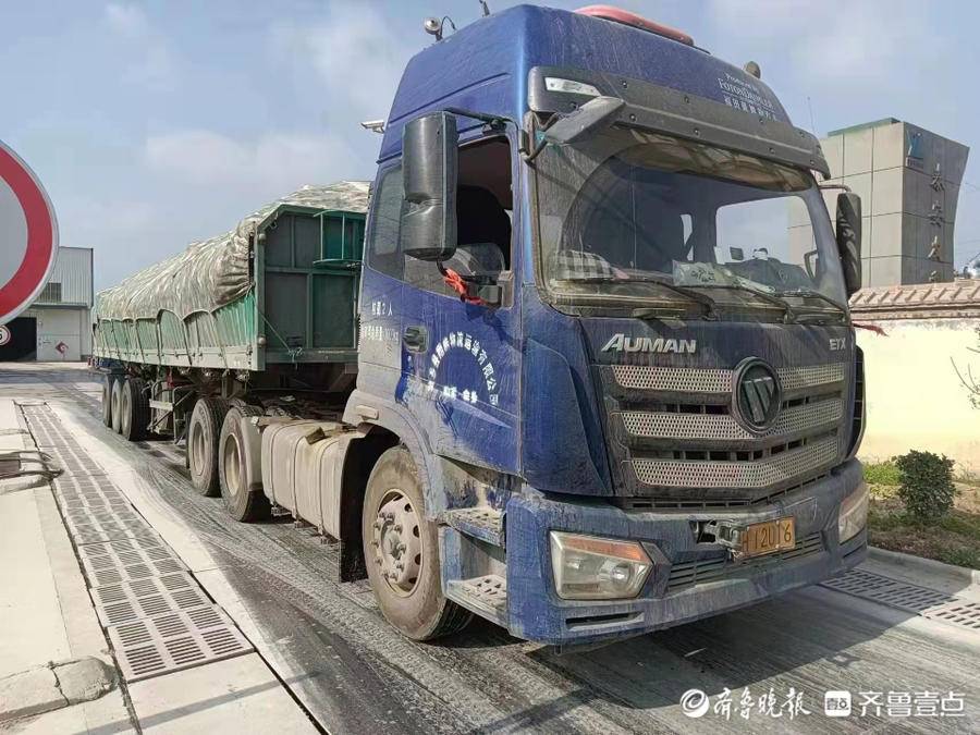 零容忍泰安交警肥城大队查获十二辆百吨王