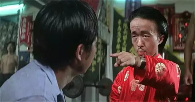 除此之外,他还与成龙合作过,在影片《奇谋妙计五福星》中,张善明饰演