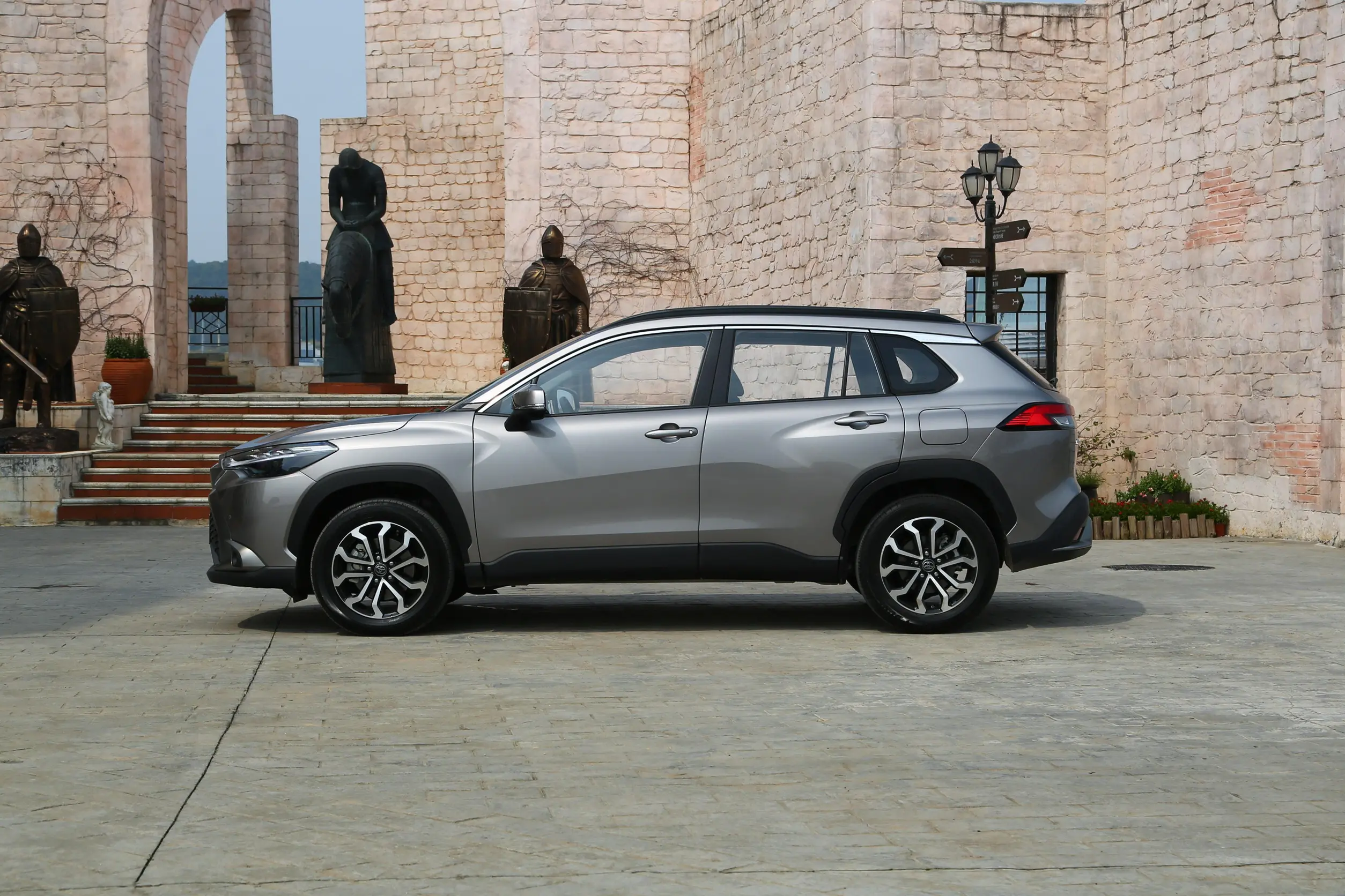 58万起售油耗低至5.7l,锋兰达是否是年轻人的第一辆suv?