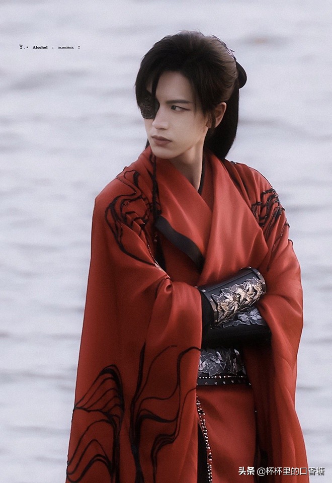 10位男神新古装造型：肖战《玉骨遥》仙气、龚俊《安乐传》霸气！休闲区蓝鸢梦想 - Www.slyday.coM