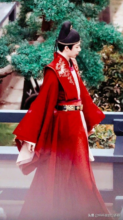 10位男神新古装造型：肖战《玉骨遥》仙气、龚俊《安乐传》霸气！休闲区蓝鸢梦想 - Www.slyday.coM