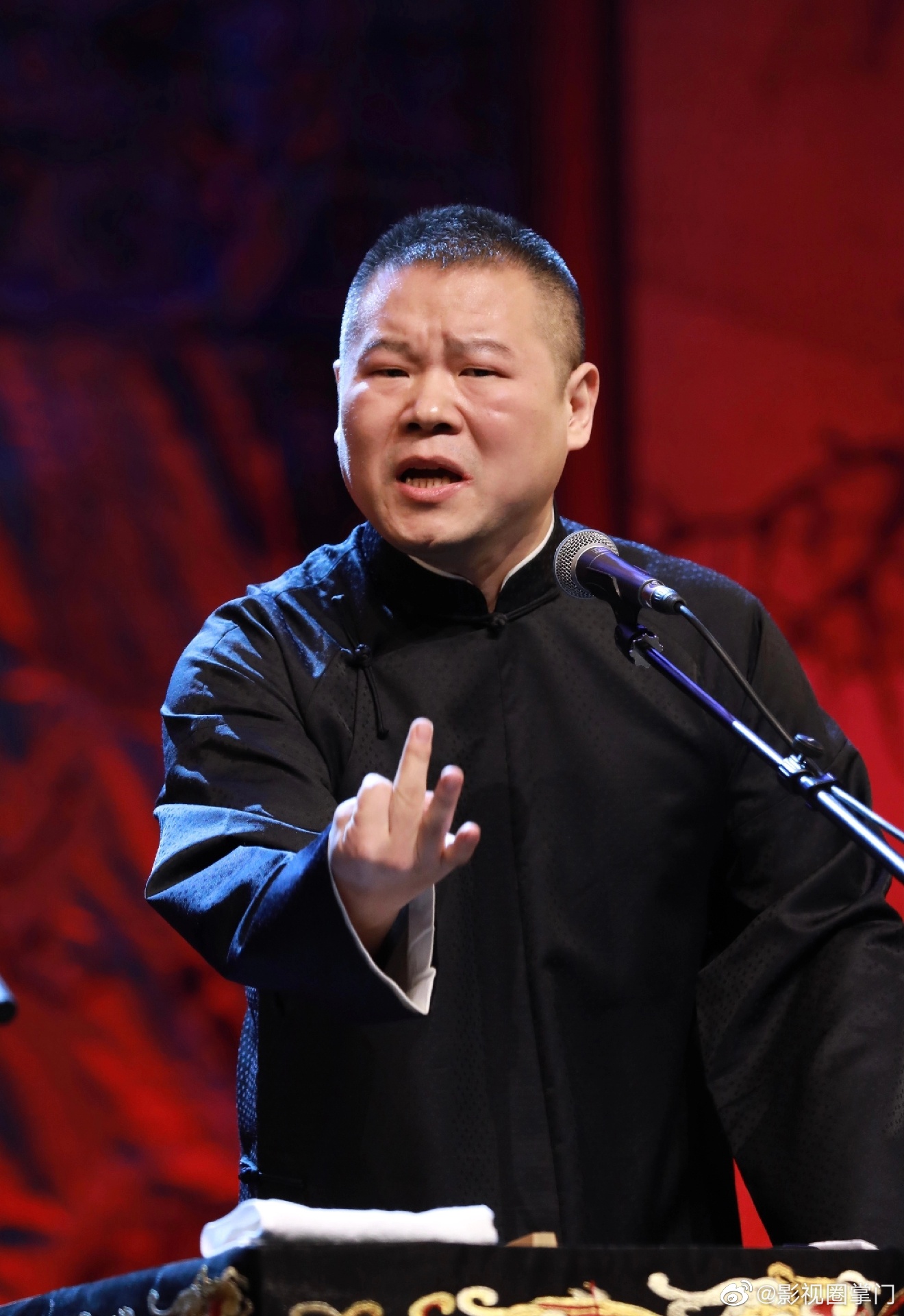 提问:如何才能看到岳云鹏不笑场?