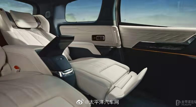 四座版的MPV究竟有多爽？看看别克GL8世纪版，真香实锤了！休闲区蓝鸢梦想 - Www.slyday.coM