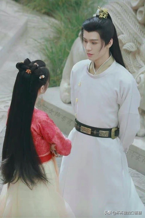 10位男神新古装造型：肖战《玉骨遥》仙气、龚俊《安乐传》霸气！休闲区蓝鸢梦想 - Www.slyday.coM