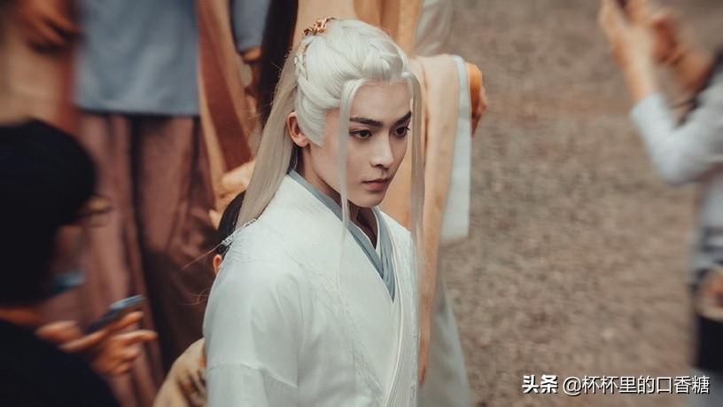 10位男神新古装造型：肖战《玉骨遥》仙气、龚俊《安乐传》霸气！休闲区蓝鸢梦想 - Www.slyday.coM