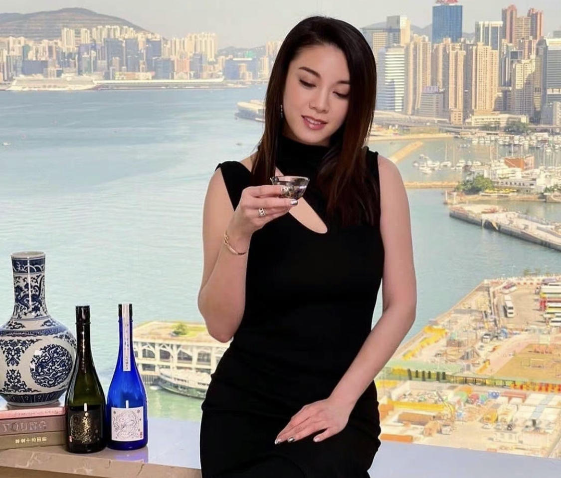 好久不见廖碧儿离巢11年重返tvb转做红酒事业赚过百万