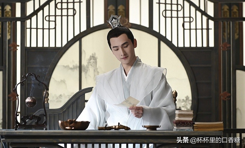 10位男神新古装造型：肖战《玉骨遥》仙气、龚俊《安乐传》霸气！休闲区蓝鸢梦想 - Www.slyday.coM