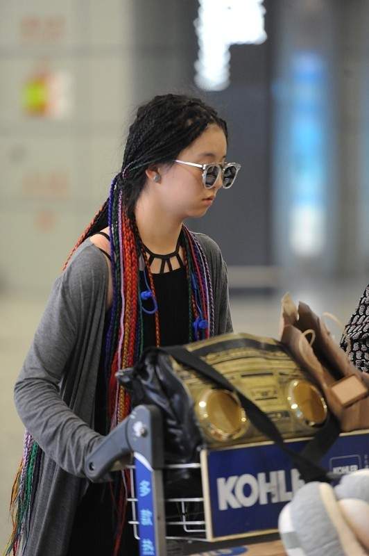 杨丽萍透露小彩旗近况留学伦敦莎士比亚戏剧学院相貌变化太太