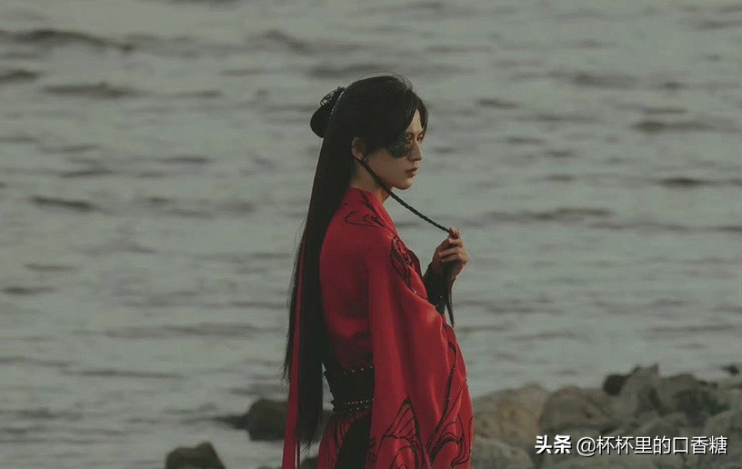 10位男神新古装造型：肖战《玉骨遥》仙气、龚俊《安乐传》霸气！休闲区蓝鸢梦想 - Www.slyday.coM