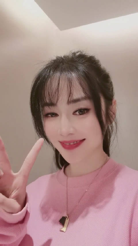 玫瑰玫瑰会长大黑魔仙小月晒婚纱照官宣结婚要一直幸福吖