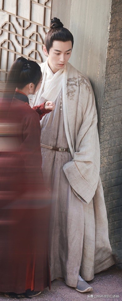 10位男神新古装造型：肖战《玉骨遥》仙气、龚俊《安乐传》霸气！休闲区蓝鸢梦想 - Www.slyday.coM