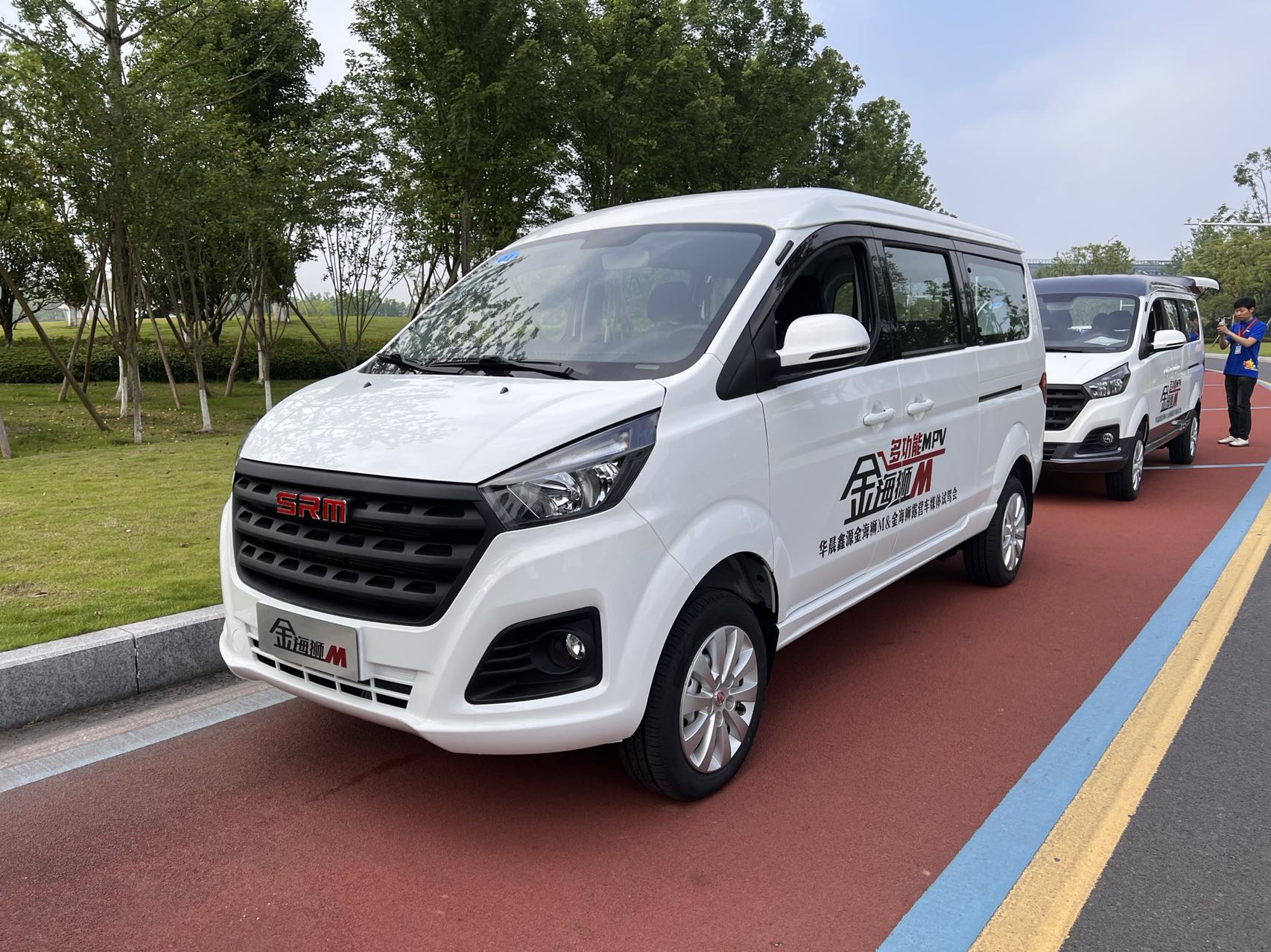 华晨鑫源金海狮m多功能mpv解锁生活的无限可能