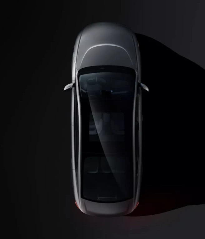 譬如,特斯拉,蔚来,小鹏等新势力的车型,都采用了完全没有遮挡的超大