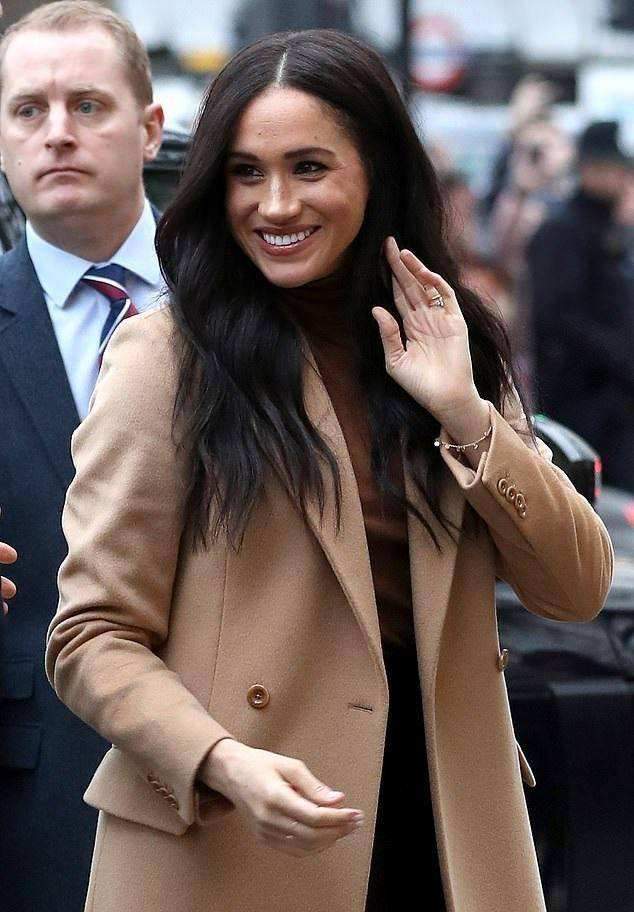 梅根高调带娃回英国见女王，她背后金主蠢蠢欲动，准备对王室下手休闲区蓝鸢梦想 - Www.slyday.coM