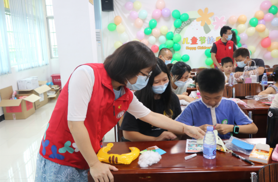 童心共圆中国梦多彩六一粽叶情公明社区开展庆祝六一儿童节暨端午节