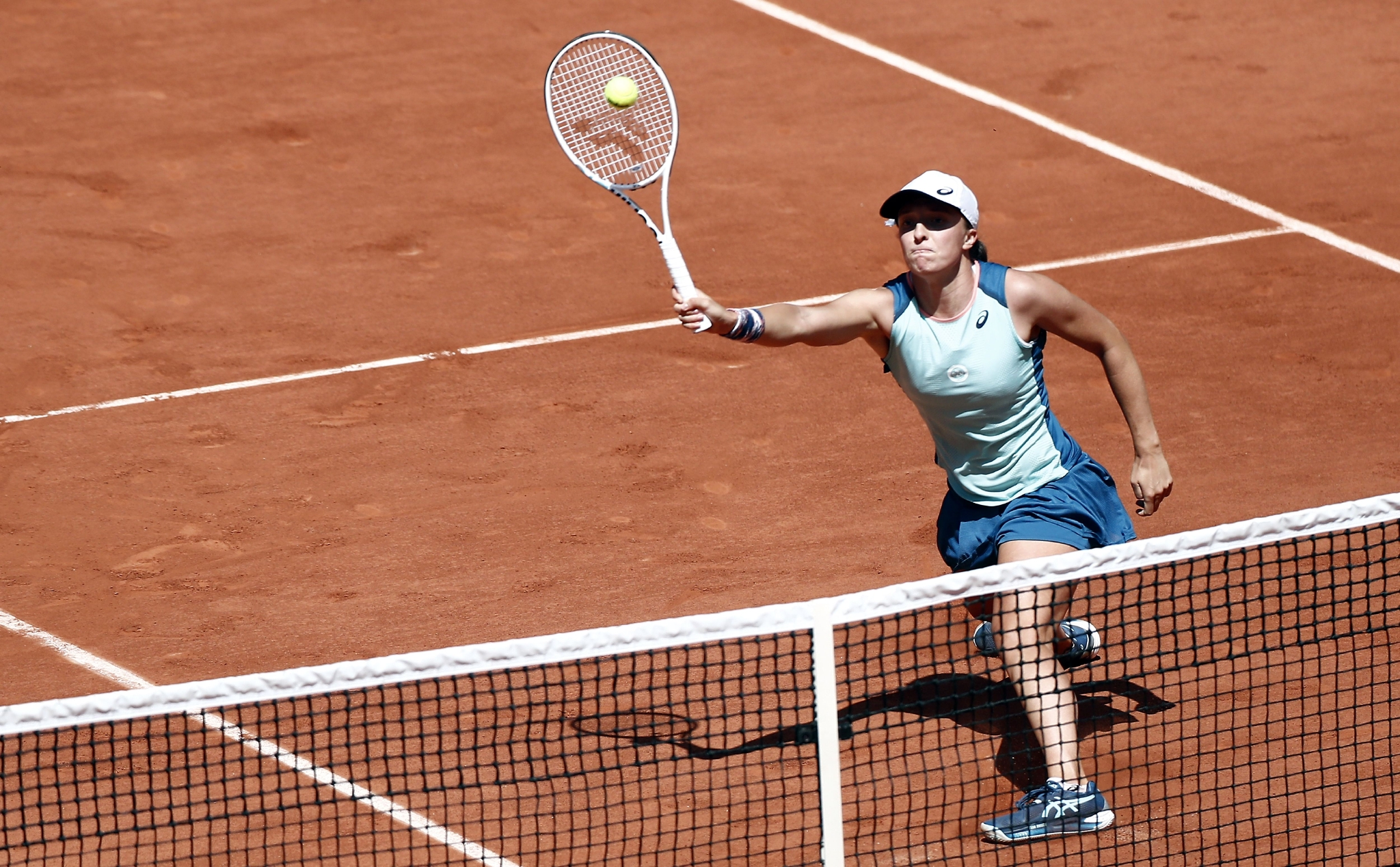 网球法网斯瓦泰克晋级女单半决赛