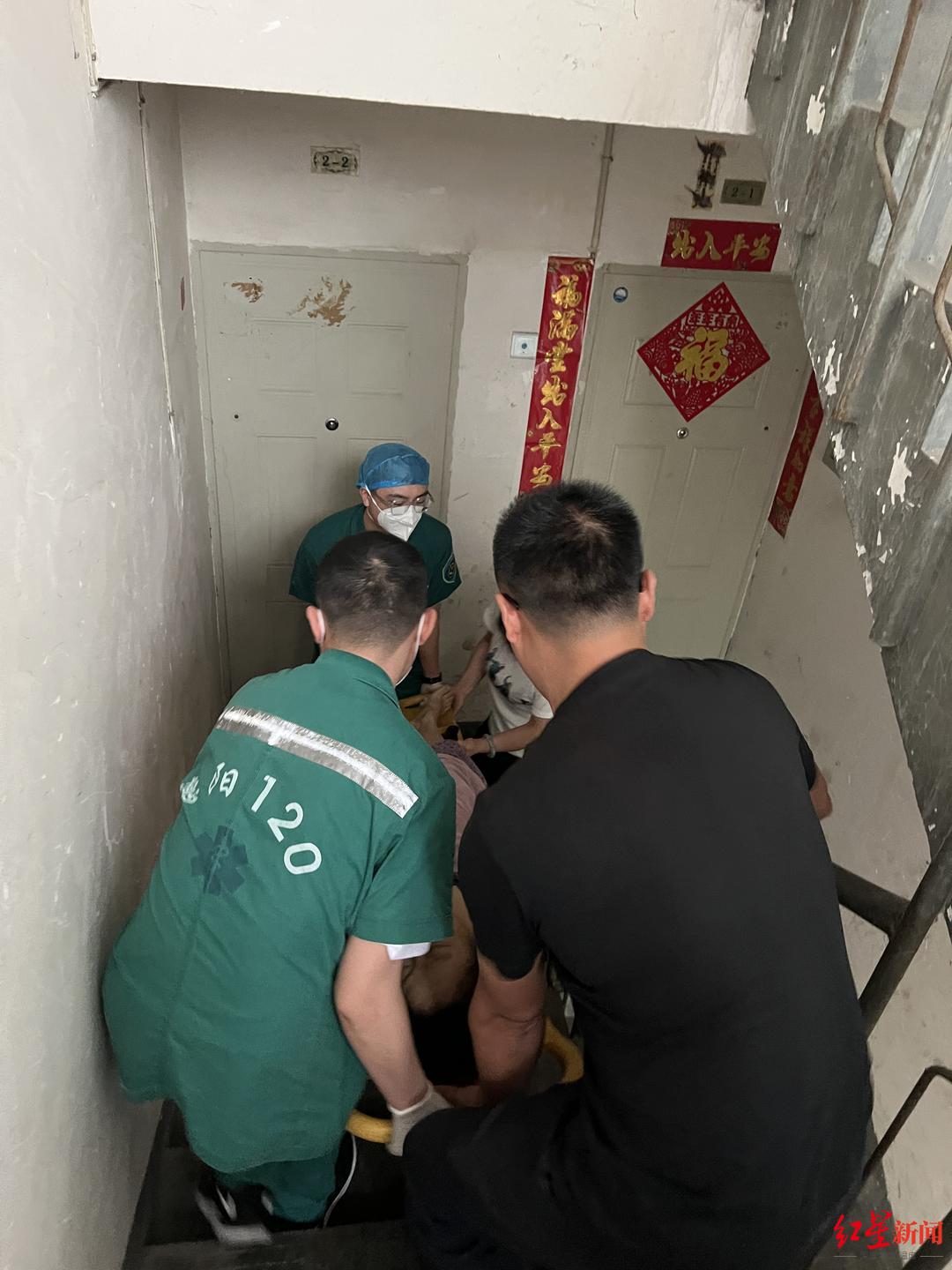 外婆突发脑溢血卧床口吐白沫 6岁女童冷静应对拍下视频向老师求助……休闲区蓝鸢梦想 - Www.slyday.coM