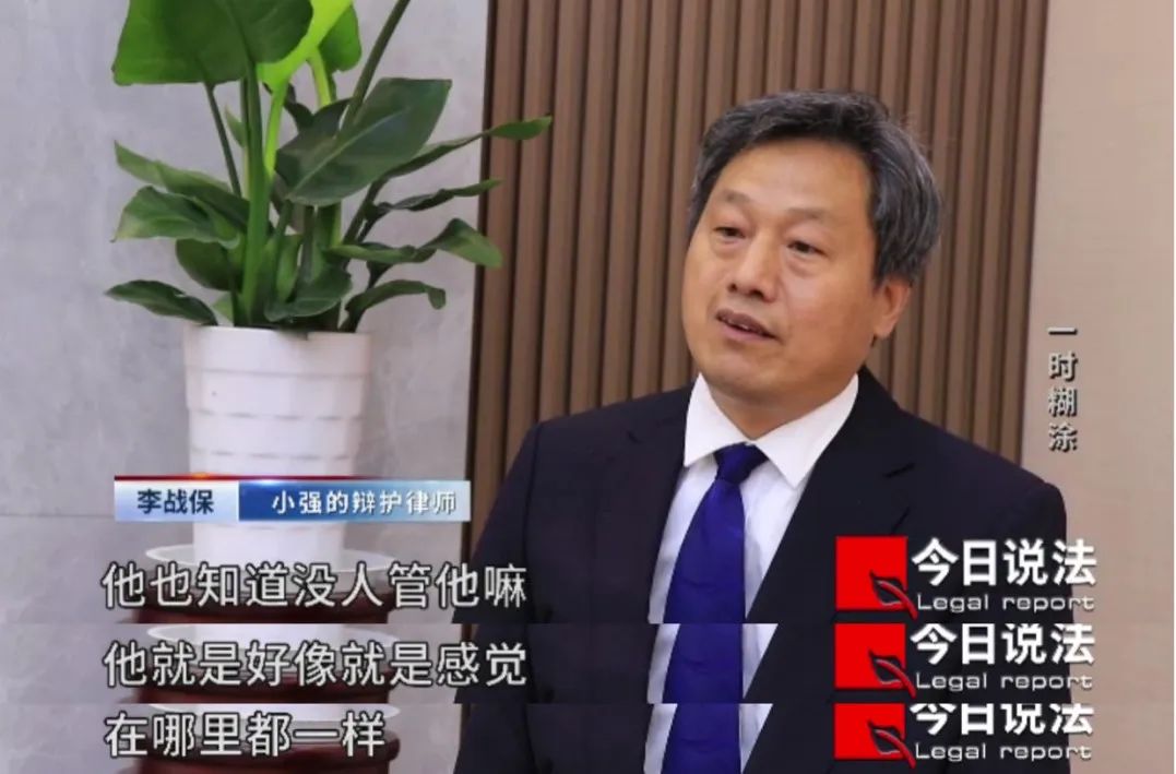 小强在温县参与了一起团伙盗窃案,和同伴一起砸车偷窃.