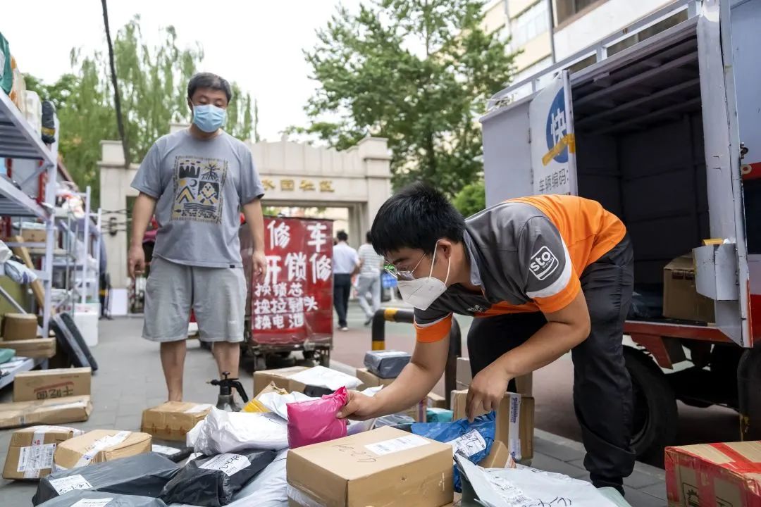 从tony老师到快递小哥这位申通快递员都改变了什么