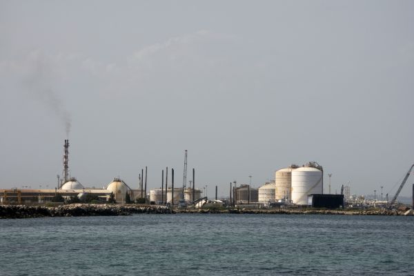 意大利西西里岛上隶属于俄罗斯卢克石油公司的一家炼油厂（美联社）