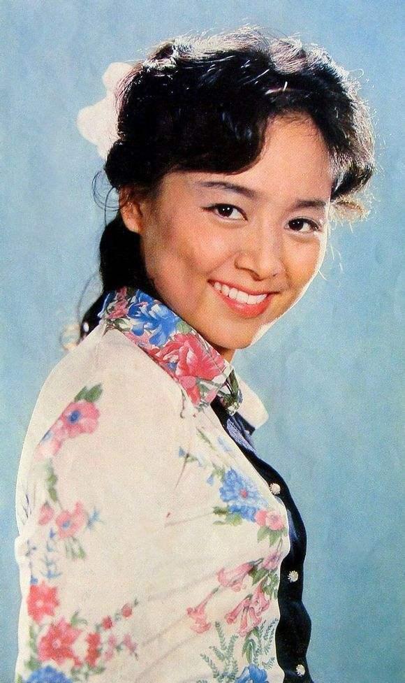 著名演员张瑜有过一段失败的婚姻64岁无儿无女也幸福