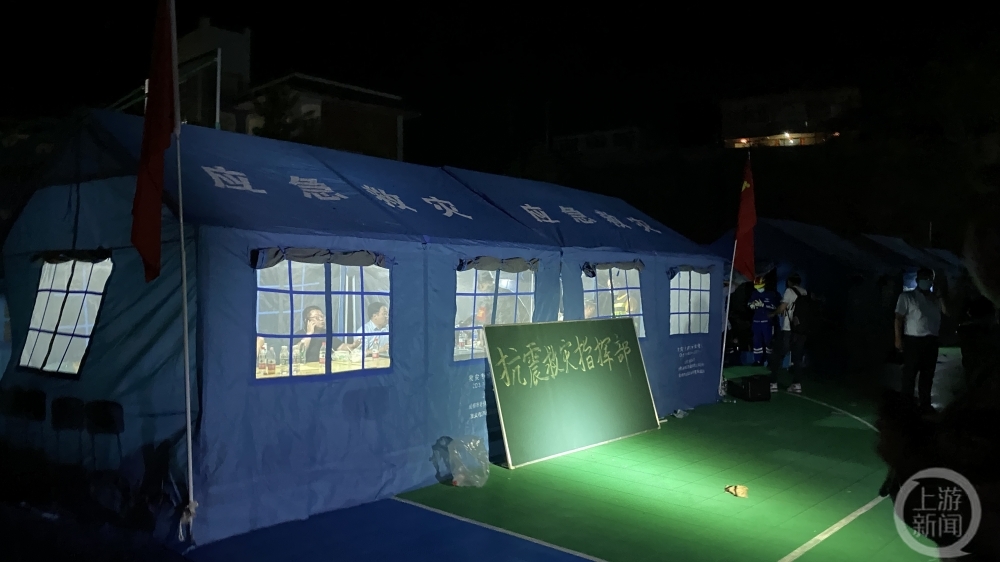 上游直击芦山地震震中太平镇：教学楼裂开，受灾群众暂住安置点休闲区蓝鸢梦想 - Www.slyday.coM