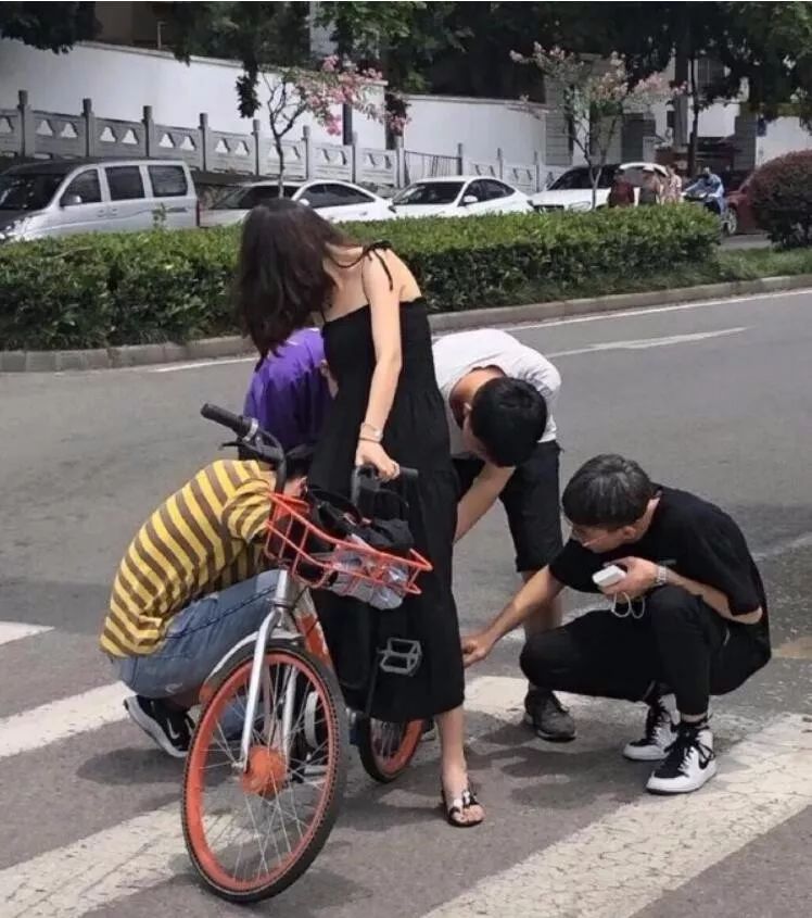 每日一笑：“看到女同事裤子拉链没拉上，该怎么提示她？”最后她还是社死了…休闲区蓝鸢梦想 - Www.slyday.coM