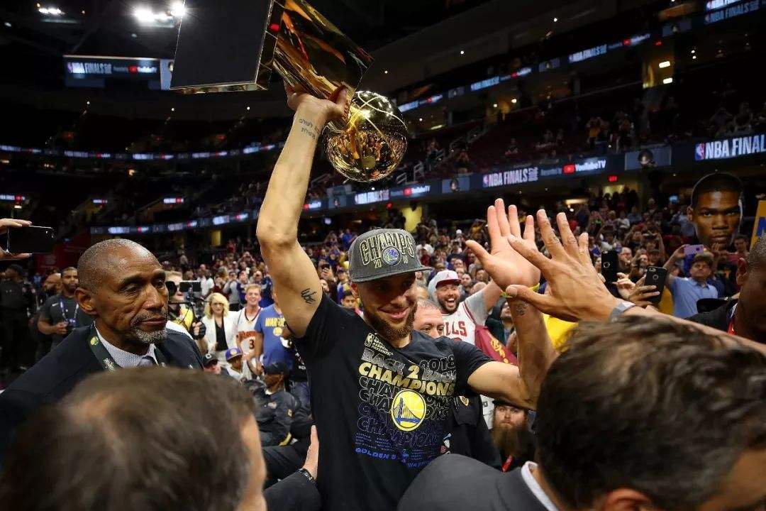 库里总冠军成色被质疑杜兰特乃勇士真核近9战缺杜兰特1胜8负