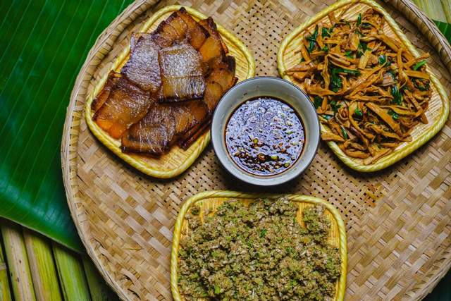 时值端午佳节欢迎您来绿春品尝橄榄皮拌生等健康美食.