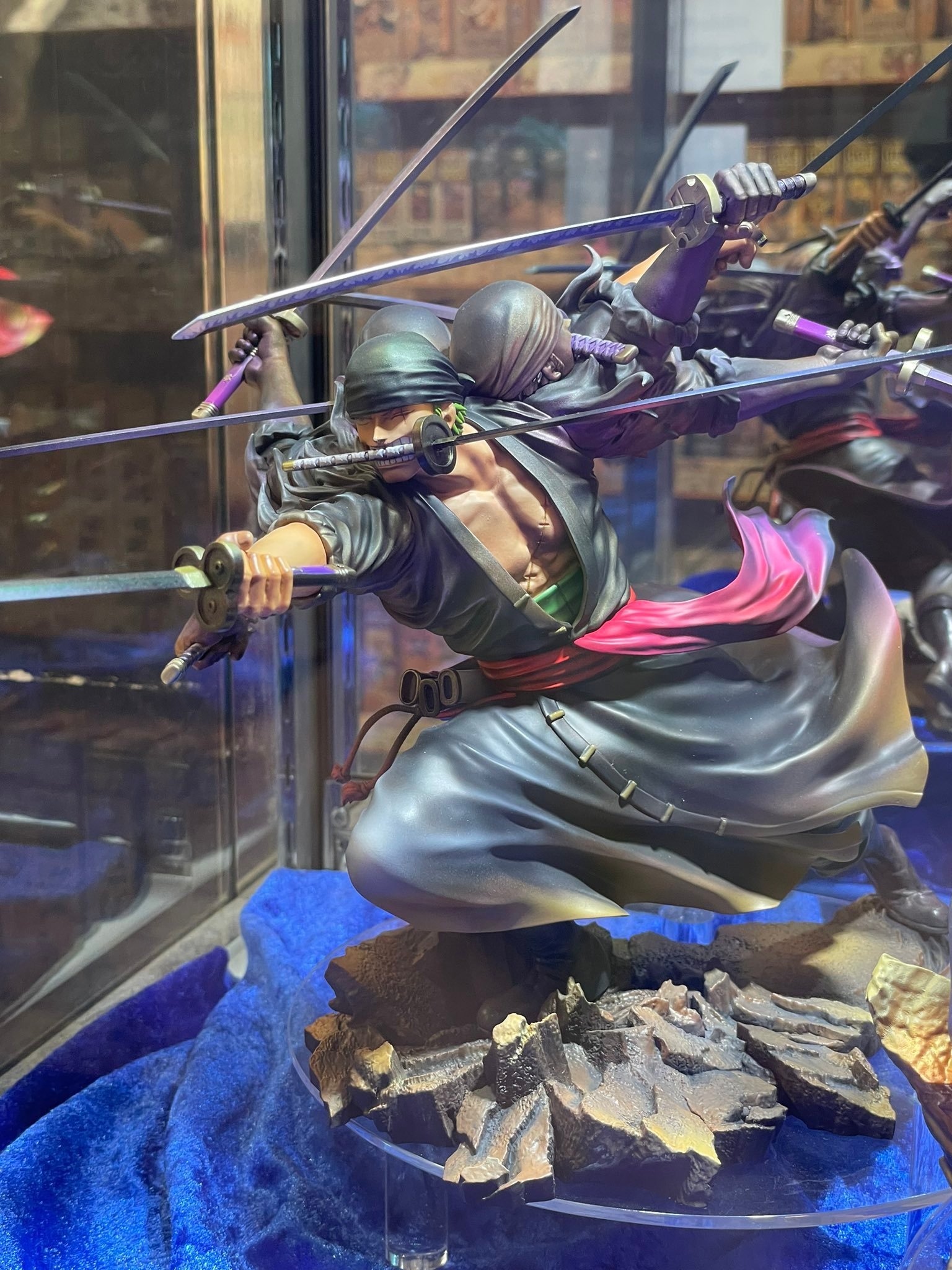 pop海贼王鬼气九刀流索隆手办和大和手办实拍图