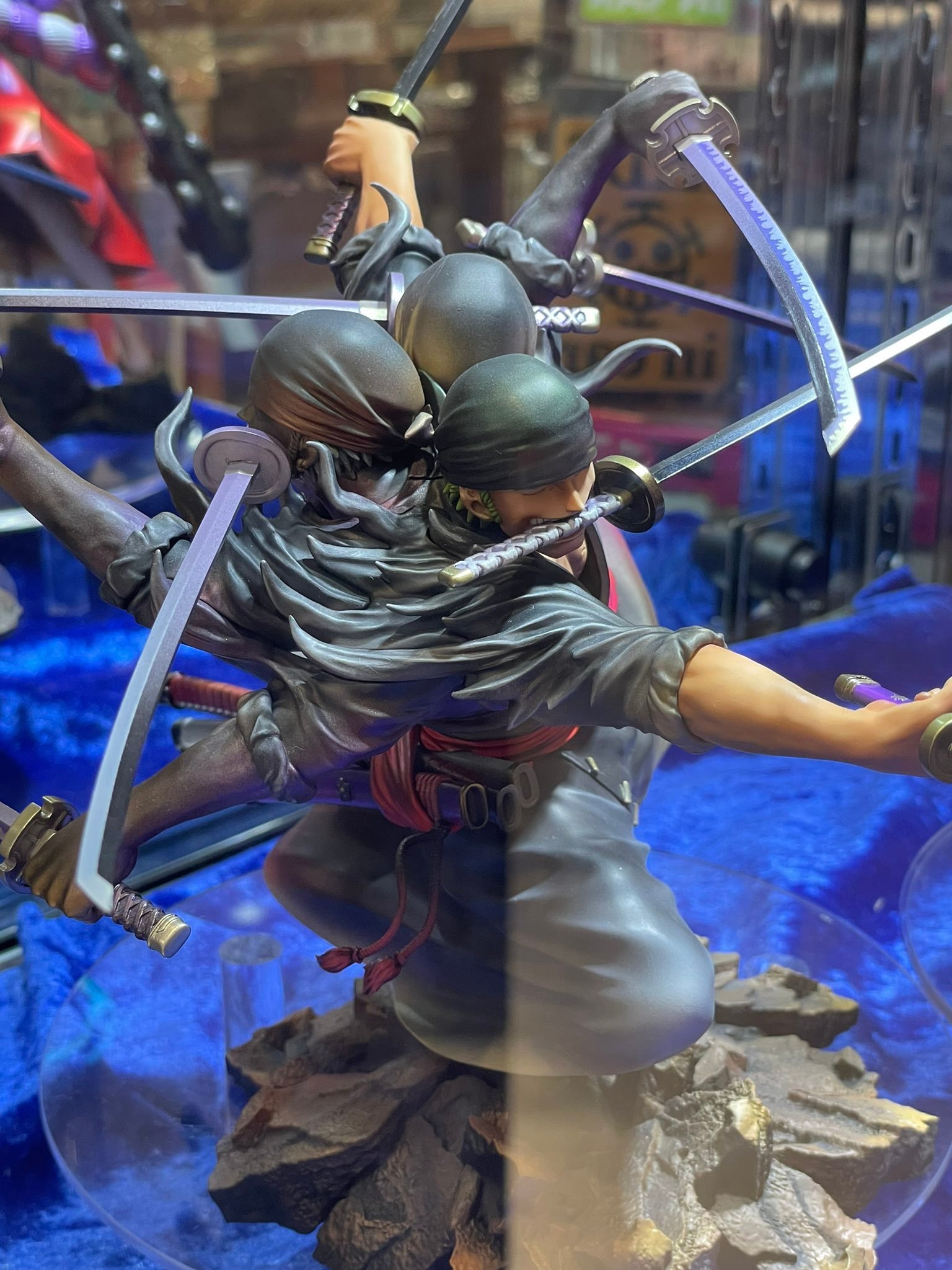 pop海贼王鬼气九刀流索隆手办和大和手办实拍图