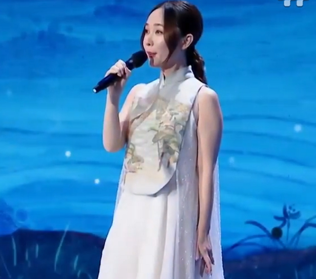 端午晚会明星状态:金晨穿古装跳舞青筋抢镜,罗云熙干瘪韩庚浮肿休闲区蓝鸢梦想 - Www.slyday.coM 端午晚会明星状态:金晨穿古装跳舞青筋抢镜,罗云熙干瘪韩庚浮肿休闲区蓝鸢梦想 - Www.slyday.coM