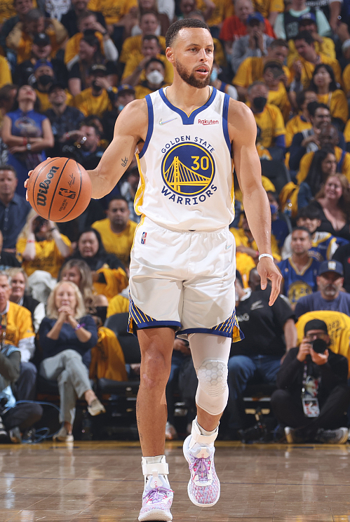 首节21分后哑火！库里单节0分+半场3犯被绿凯反超，布朗12+5太硬休闲区蓝鸢梦想 - Www.slyday.coM