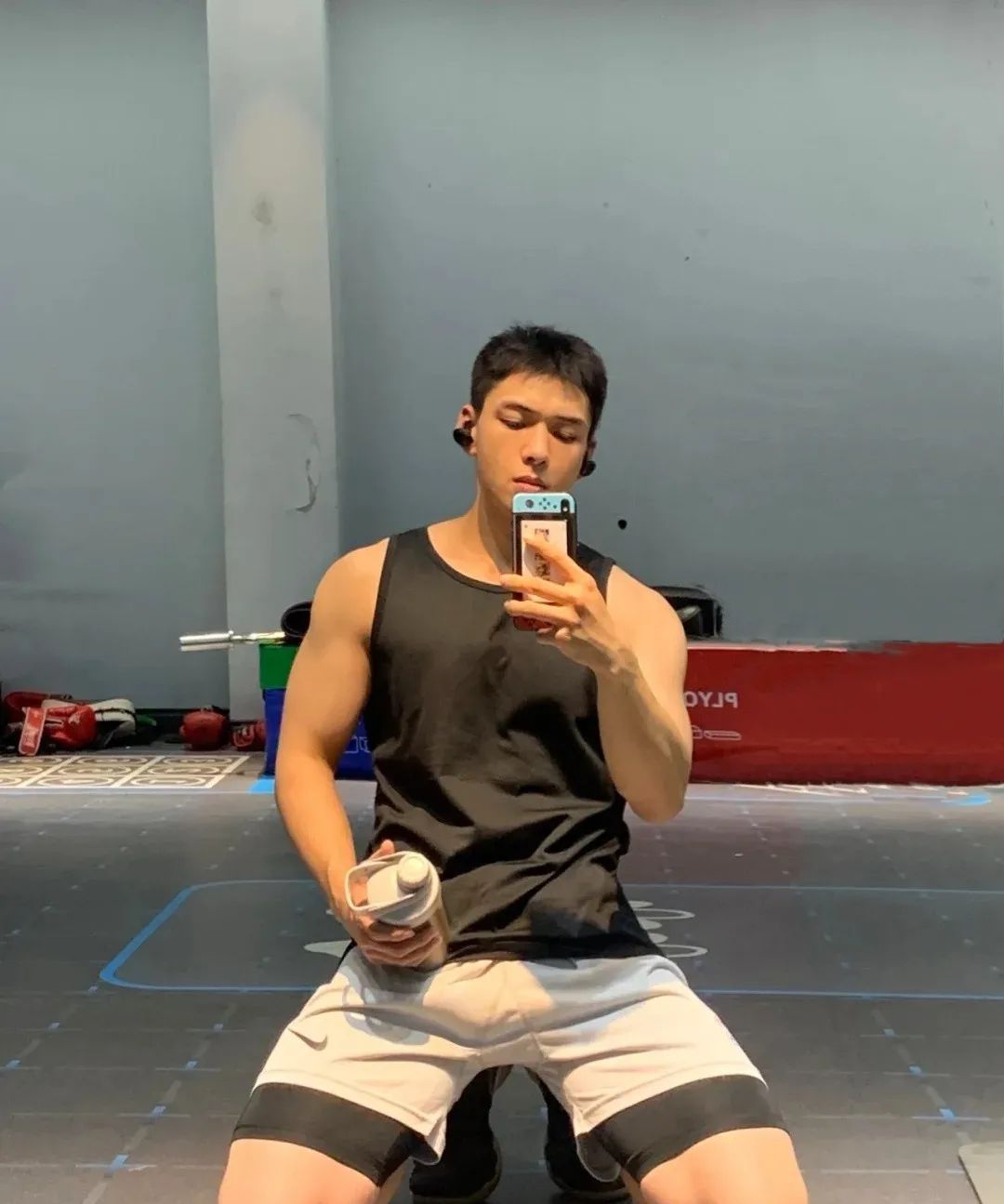 寸头肌肉健身小狼狗爱自拍,第几张可以拿下你?__财经头条