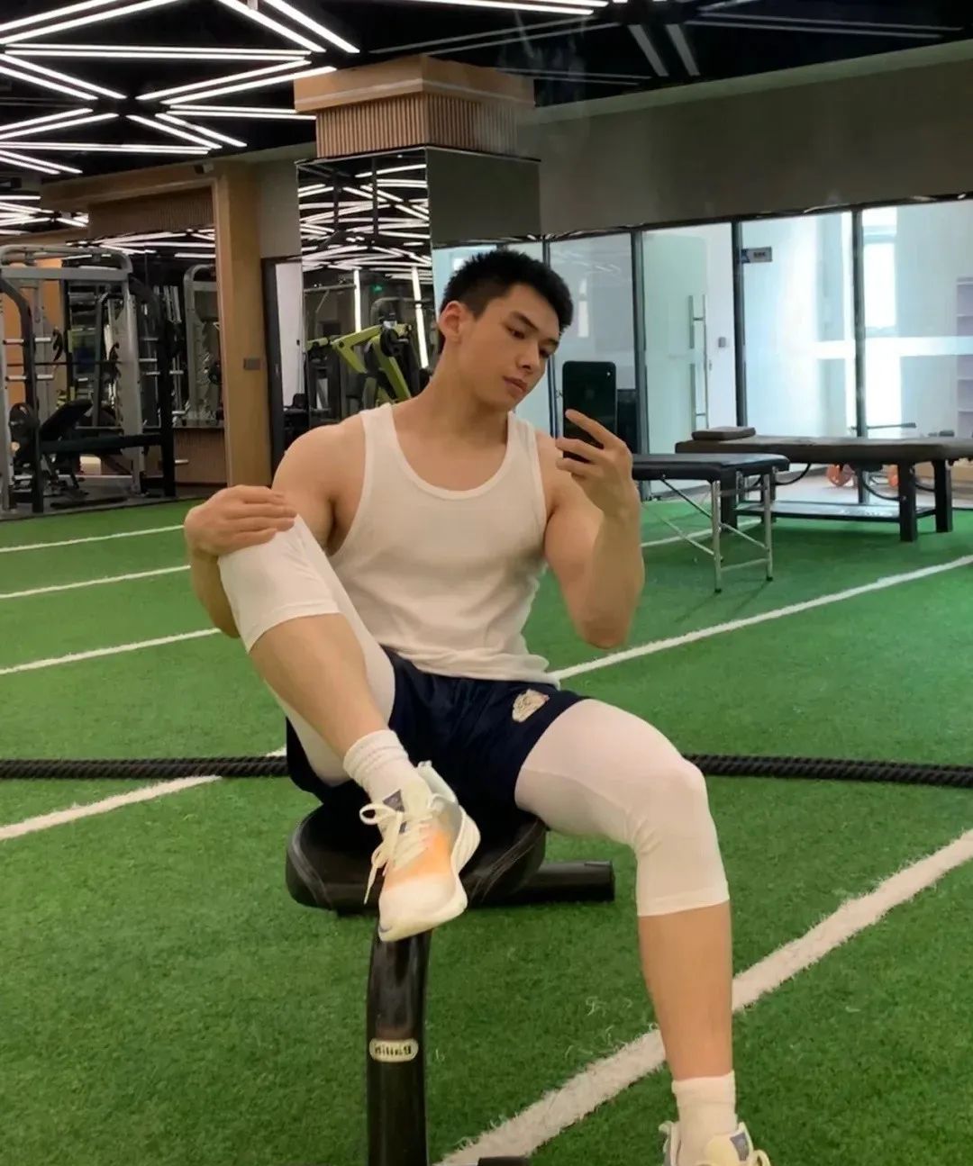 寸头肌肉健身小狼狗爱自拍,第几张可以拿下你?__财经头条