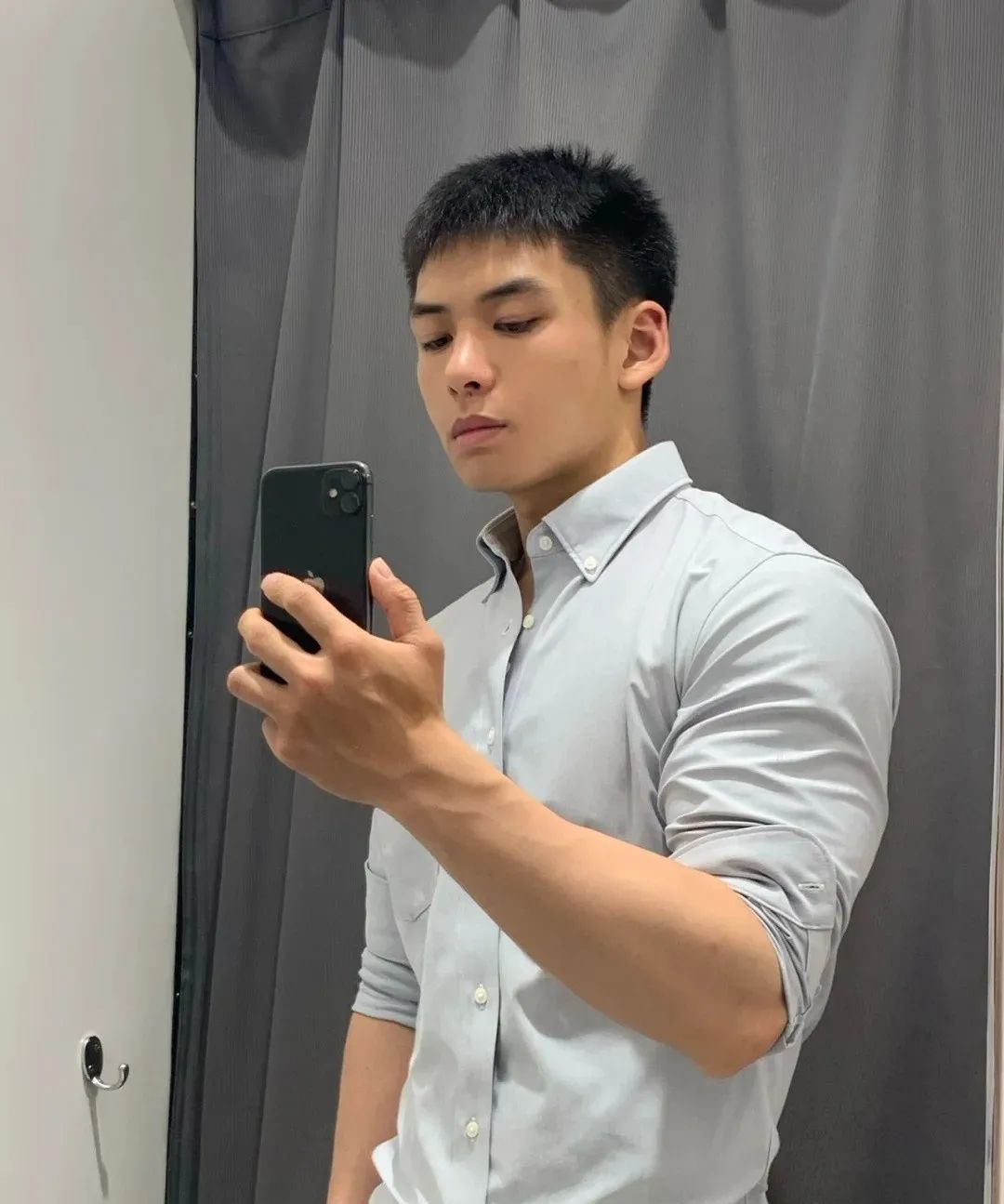 寸头肌肉健身小狼狗爱自拍,第几张可以拿下你?__财经头条