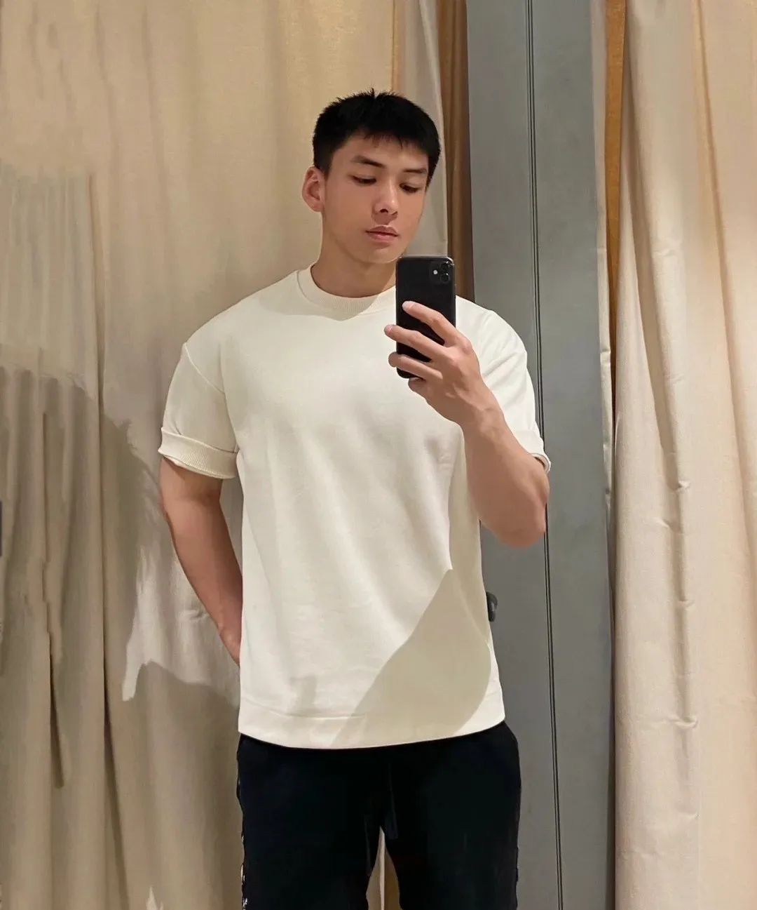 寸头肌肉健身小狼狗爱自拍,第几张可以拿下你?__财经头条