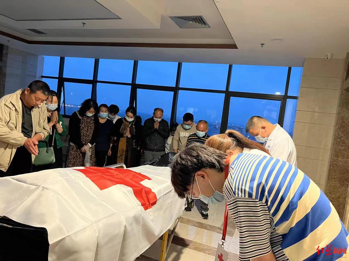 33岁成都女医生身患罕见病 去世后捐献眼角膜和遗体休闲区蓝鸢梦想 - Www.slyday.coM