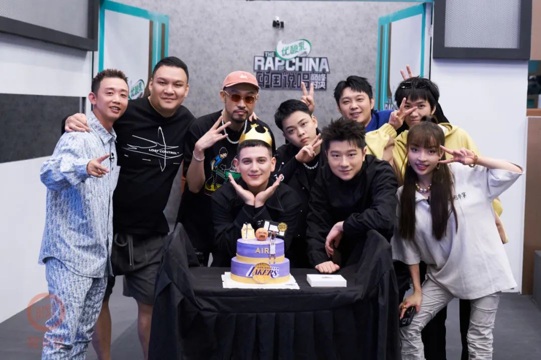 这首怎么样中国新说唱艾热粉丝祝艾热生日快乐