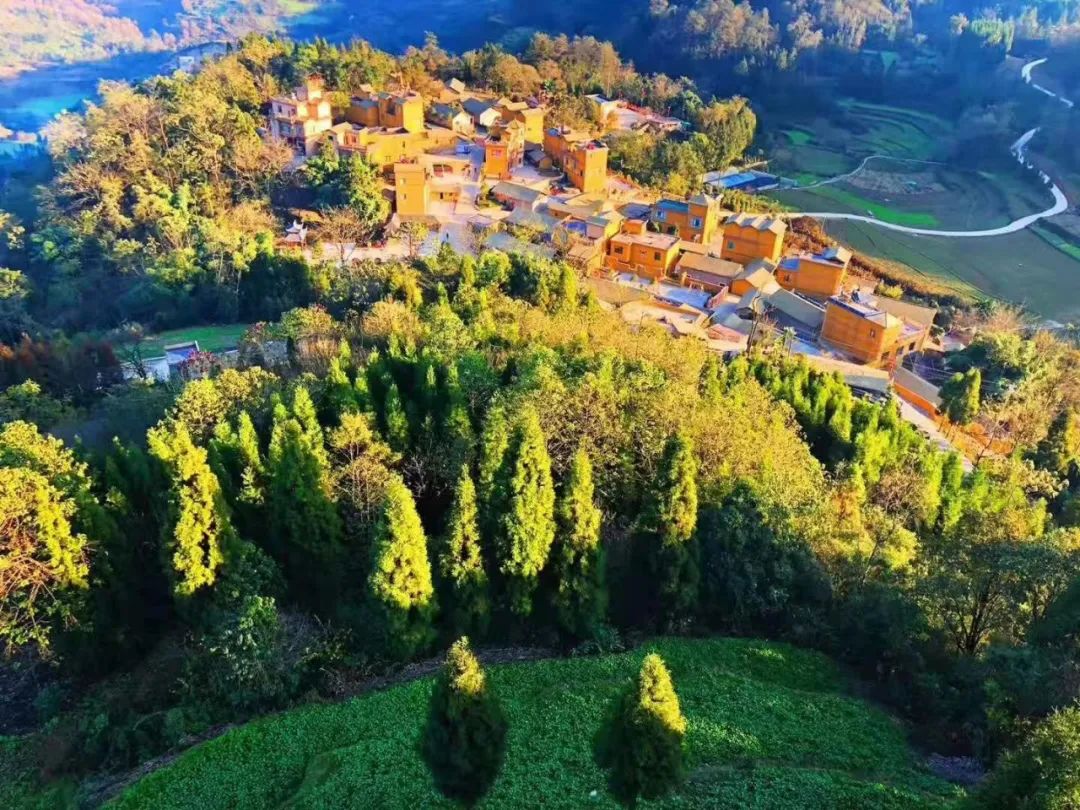 守护好风景共创好生活罗平县棠梨凹村展开民族团结进步新画卷