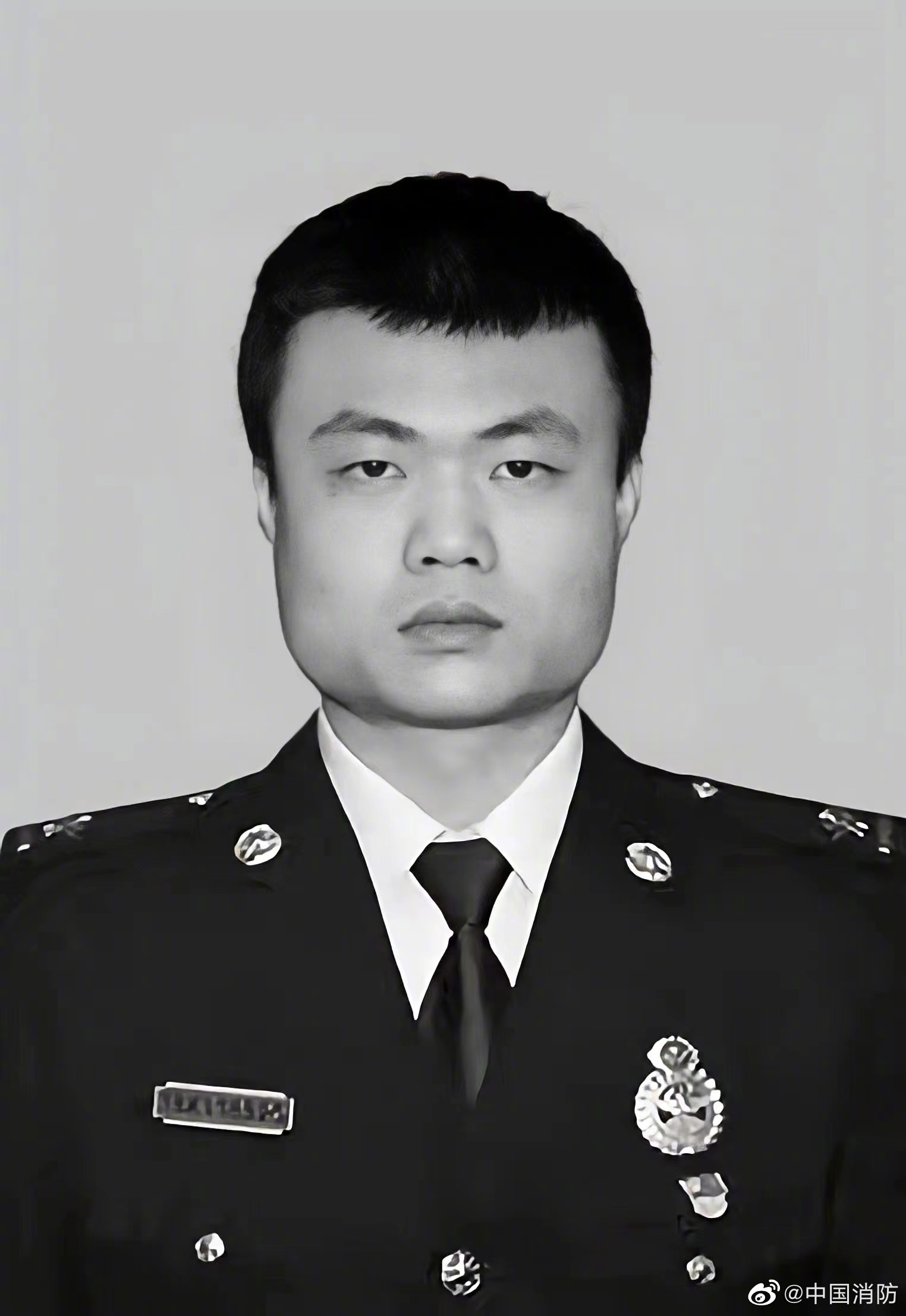 湖南长沙县早餐店燃爆事故中牺牲消防员龙耀瑾被评为烈士