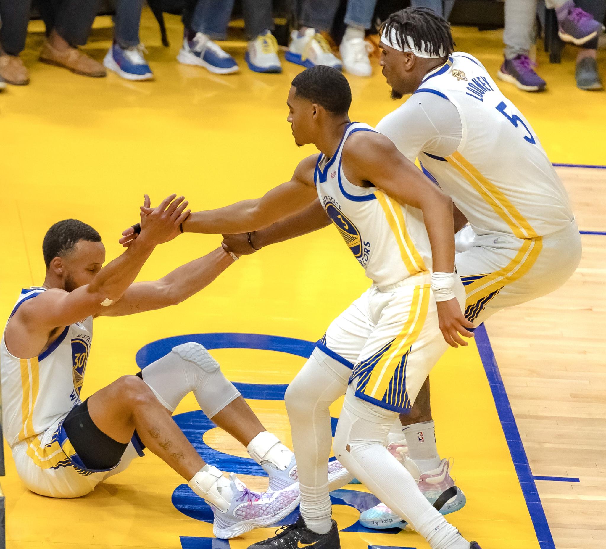 篮球——nba总决赛首场:勇士不敌凯尔特人|克雷·汤普森|凯尔特人