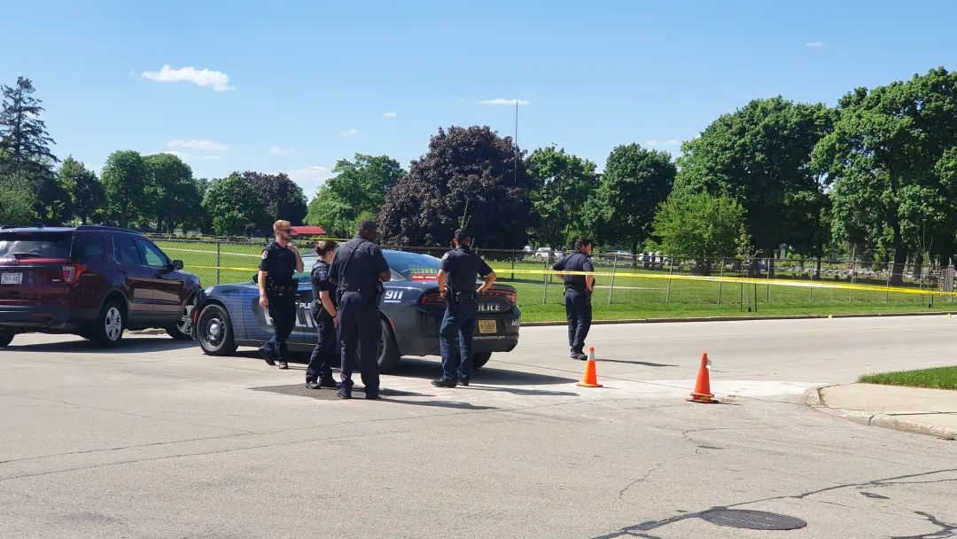 ▲U.S. police investigating at the scene of the shooting (police Twitter)