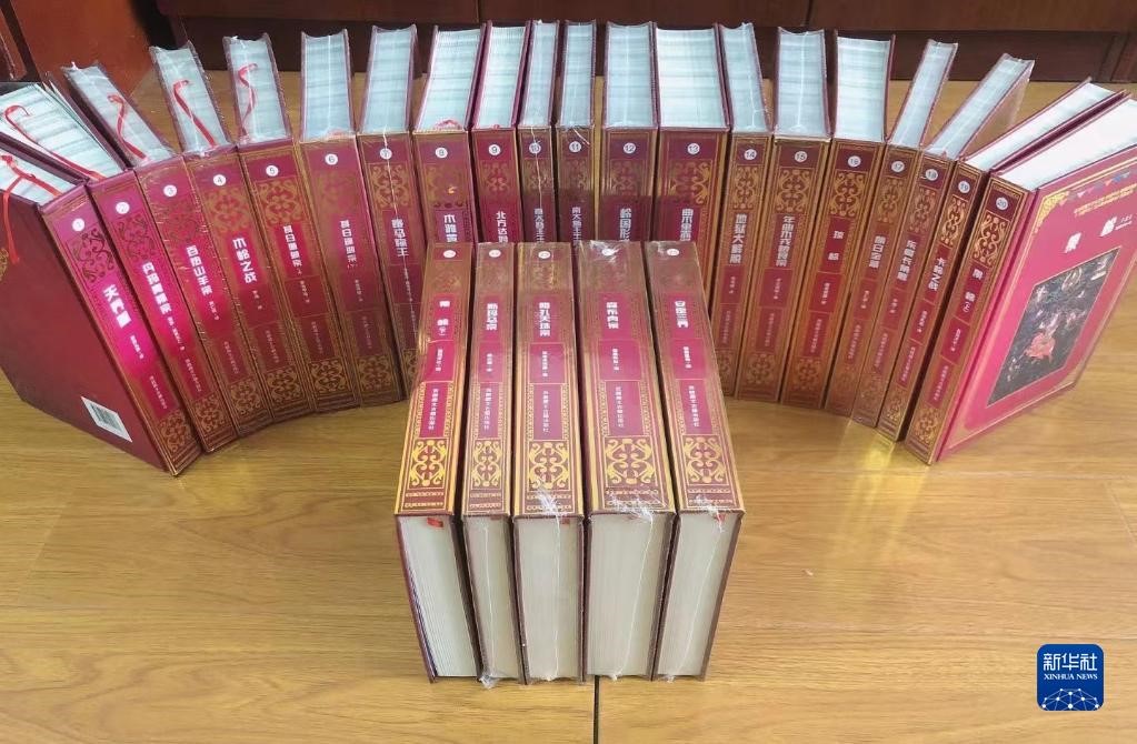 《格萨尔》藏译汉丛书。图片由西藏自治区社会科学院提供
