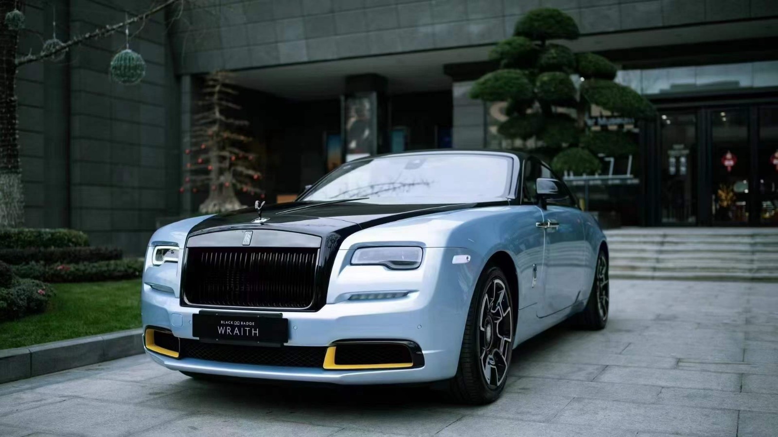 劳斯莱斯魅影犹如游艇般的豪华suv贵阳